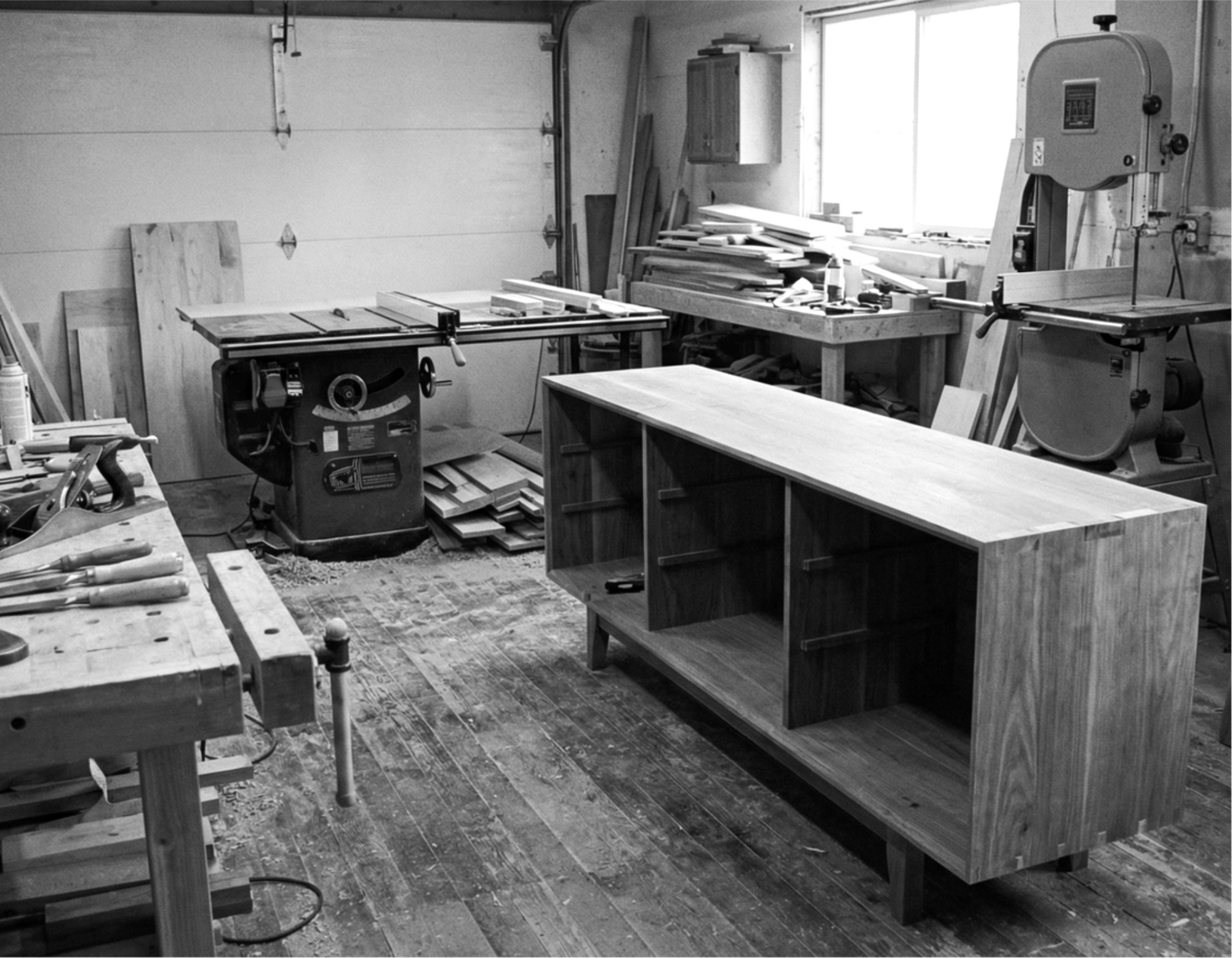 Werkplaats met houten kast